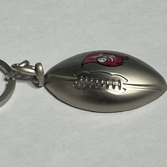Tampa Bay Buccaneers NFL Football Shaped Key Chain Key Ring 4" Silver Red - Picture 10 of 13